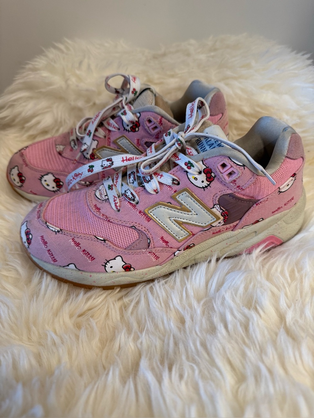 New Balance Kids Pink Hello Kitty Patterned Sneakers
